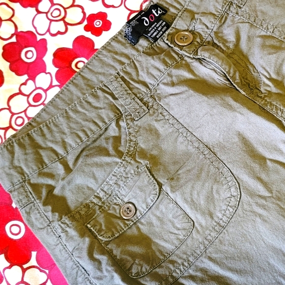 Olive Khaki Capris {Dot's}, Size 11/12 - Picture 2 of 11